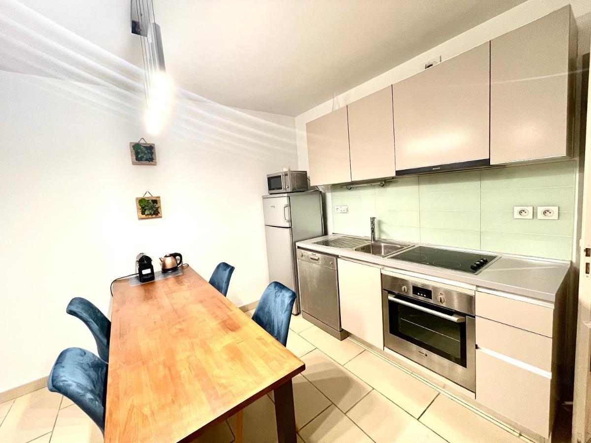 Jolie 3 Pièces Avec Terrasse Au Vieux Port, à 2 Pas Des Plages Et Du Palais. Appartamento