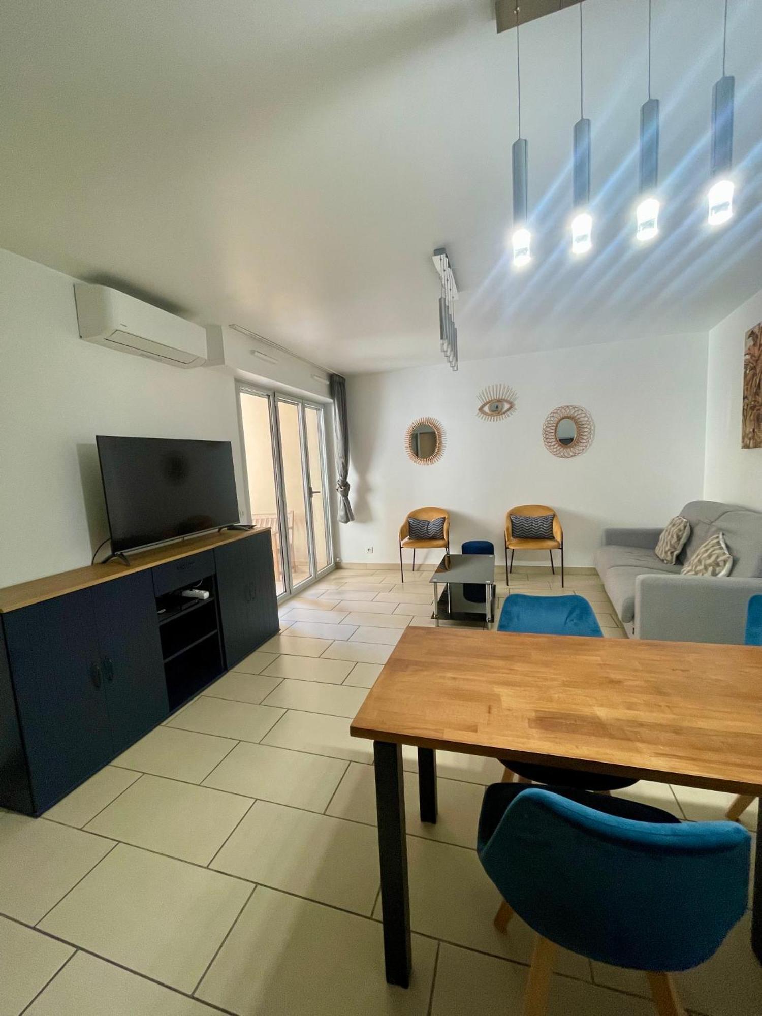 Appartamento Jolie 3 Pièces Avec Terrasse Au Vieux Port, à 2 Pas Des Plages Et Du Palais.